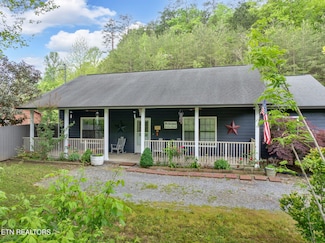 1045 Indian Gap Rd, Sevierville, TN 37876