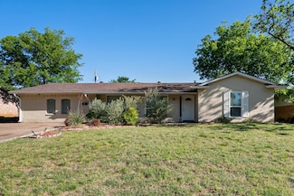 727 Koen Ln, Euless, TX 76040