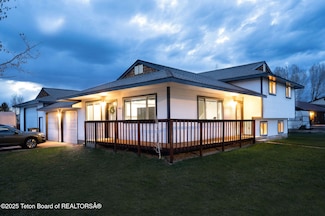 811 Jade St, Pinedale, WY 82941