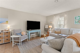 302 E Island Square Dr, Saint Simons Island, GA 31522