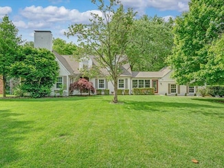 211 Country Club Ln, Belleville, IL 62223