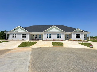 601 Castle Ct, Hawkinsville, GA 31037