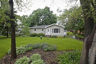 318 Village Rd, Willowbrook, IL 60527