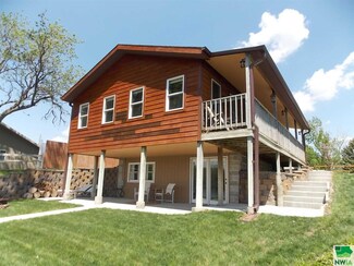 361 Lakeshore Dr, McCook Lake, SD 57049