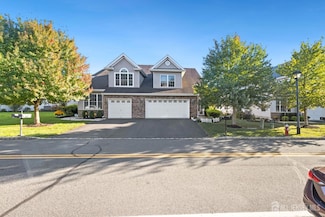 60 Saratoga Ct, Franklin Township, NJ 08873
