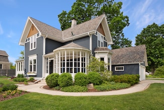 901 W Wisconsin Ave, Oconomowoc, WI 53066