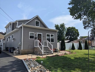 1483 12th St, West Babylon, NY 11704