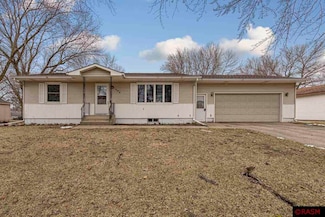 409 16th Ave NE, Waseca, MN 56093