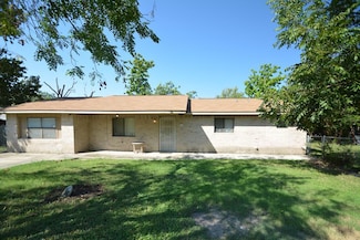 311 Leslie Dr, Kerrville, TX 78028