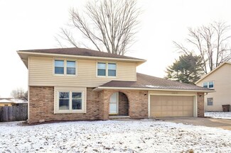 1557 NW 107th St, Clive, IA 50325