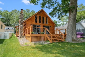 9715 Woodlawn Dr, Portage, MI 49002