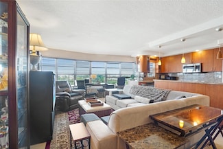 2500 NE 48th Ln Unit 608, Fort Lauderdale, FL 33308