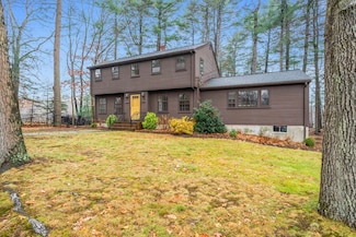 7 Surrey Ln, Canton, MA 02021