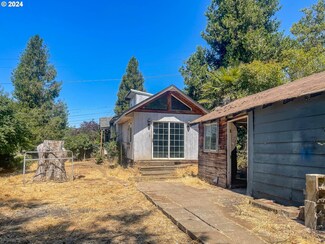 1642 SE Starmer St, Roseburg, OR 97470