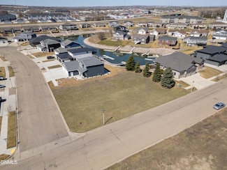 2313 Pirates Loop SE, Mandan, ND 58554