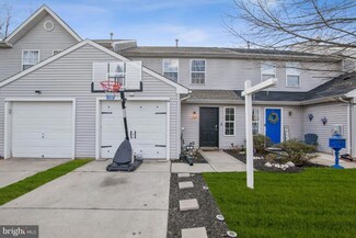 39 Meadowrue Ln, Sicklerville, NJ 08081