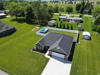 606 W Elm St, Haubstadt, IN 47639