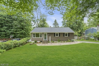 32 Mountain Heights Dr, Sparta, NJ 07871