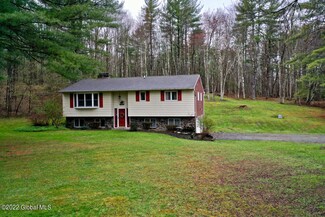 25 Ravers Way, Averill Park, NY 12018