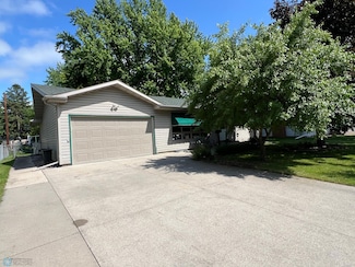 2012 16th St S, Moorhead, MN 56560