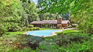 37 Stag Ln, Greenwich, CT 06831