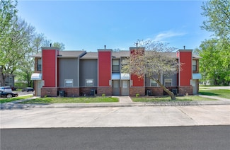460 N Garrett St Unit B, Siloam Springs, AR 72761