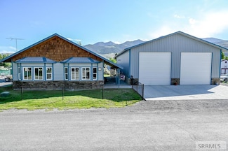 801 Forest Dr, MacKay, ID 83251