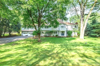 19 Thornwood Rd, Stamford, CT 06903