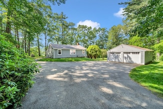 26 Beacon St, Amesbury, MA 01913