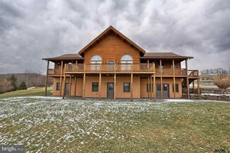 48 Maple St, Seven Valleys, PA 17360