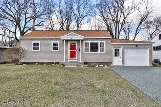 27 Sherwood Dr, Latham, NY 12110