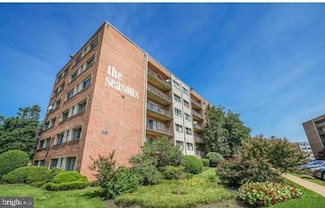 431 N Armistead St Unit 502, Alexandria, VA 22312