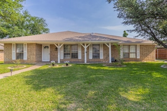 2801 Peachtree Ln, Pantego, TX 76013