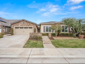 537 S Crescent Ln, Madera, CA 93636