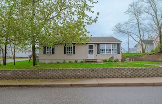 22 Tebbetts Ave, Sanford, ME 04073