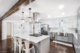4 Grove St, Newton, NJ 07860