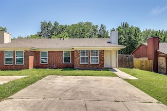 128 Oak Wood Ln, Kennedale, TX 76060