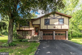146 Woodland Dr, Doylestown, PA 18901