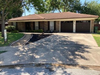 605 Womack Ct, Hurst, TX 76054