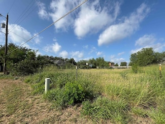 127 Flores Dr, Zapata, TX 78076