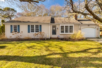29 Peacock Dr, Hyannis, MA 02601