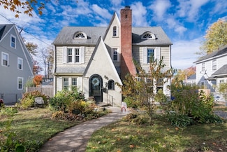 28 Rencelau St, Springfield, MA 01118