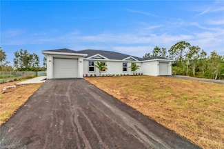 912-914 Ainsworth St W, Lehigh Acres, FL 33974