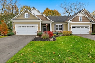 27 Threadleaf Ln, Penfield, NY 14526