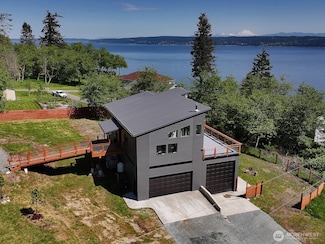 2367 Deer Brush Rd, Greenbank, WA 98253