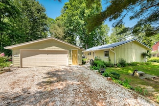 6521 Snug Harbour Ln, Unionville, IN 47468