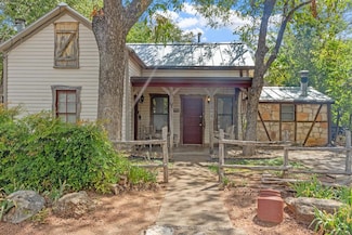 207 S Bowie St, Fredericksburg, TX 78624