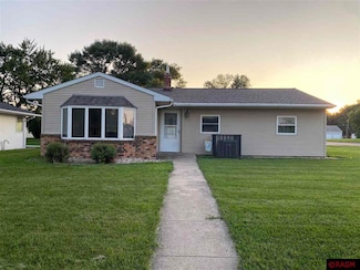 522 1st St SE, Madelia, MN 56062