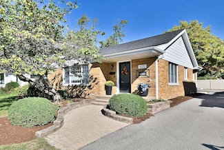 827 S Kearsage Ave, Elmhurst, IL 60126