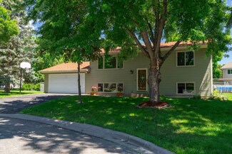 8922 Annapolis Ln N, Maple Grove, MN 55369